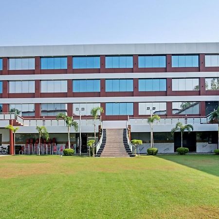 Hotel OYO 62241 Swastik Garden Dhāmpur Exterior foto